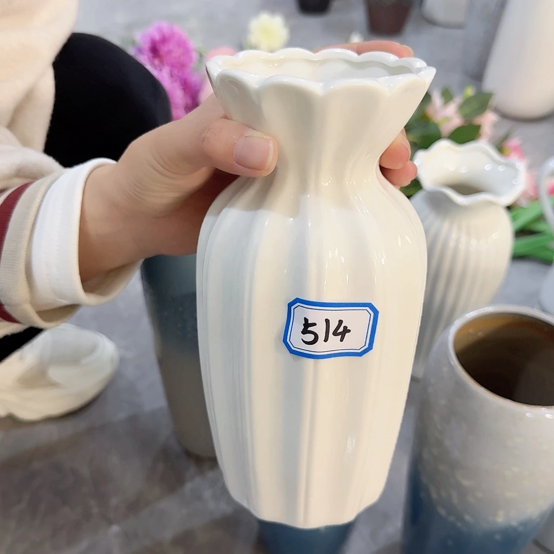 瓶514号白色陶瓷高20厘米微瑕一个