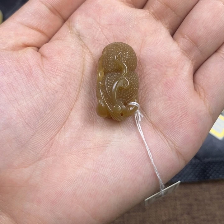 颈饰未镶嵌和田玉（糖玉）
