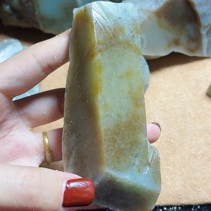 未镶嵌和田玉（糖玉）珠宝半成品