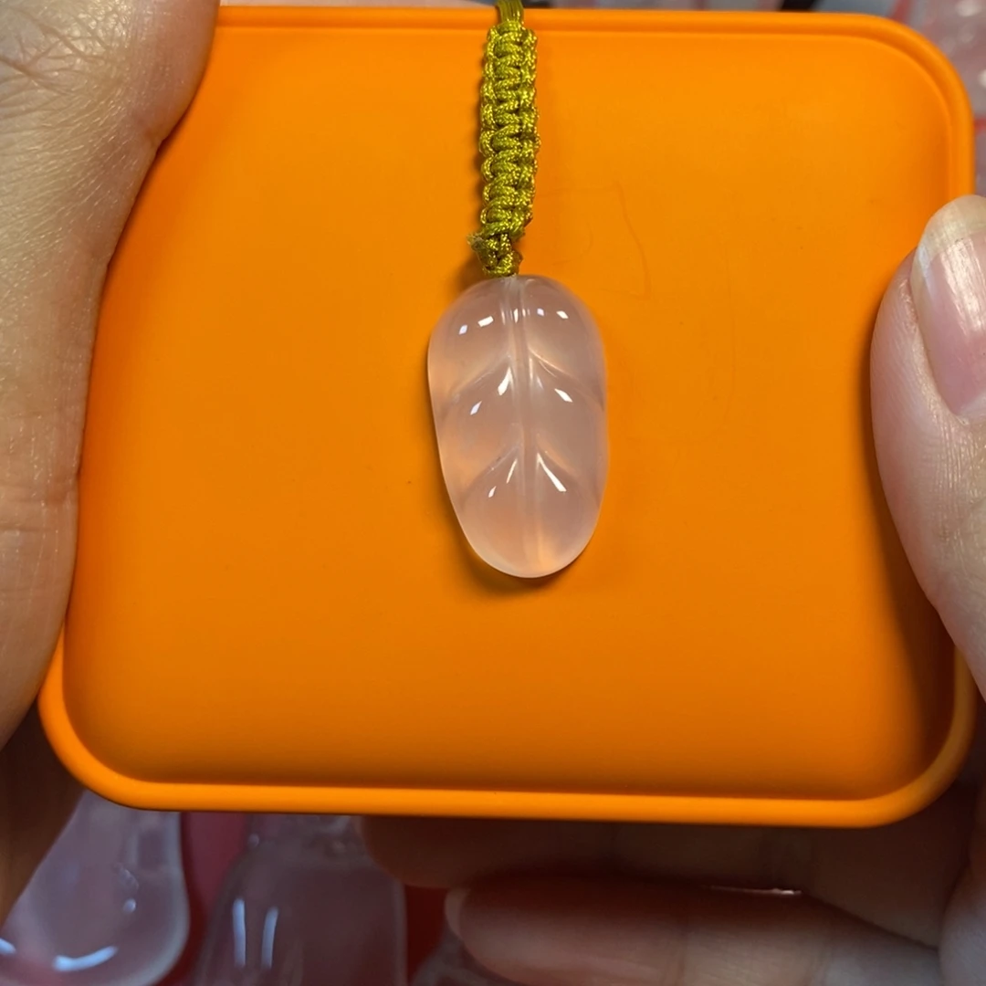 石英质玉未镶嵌颈饰