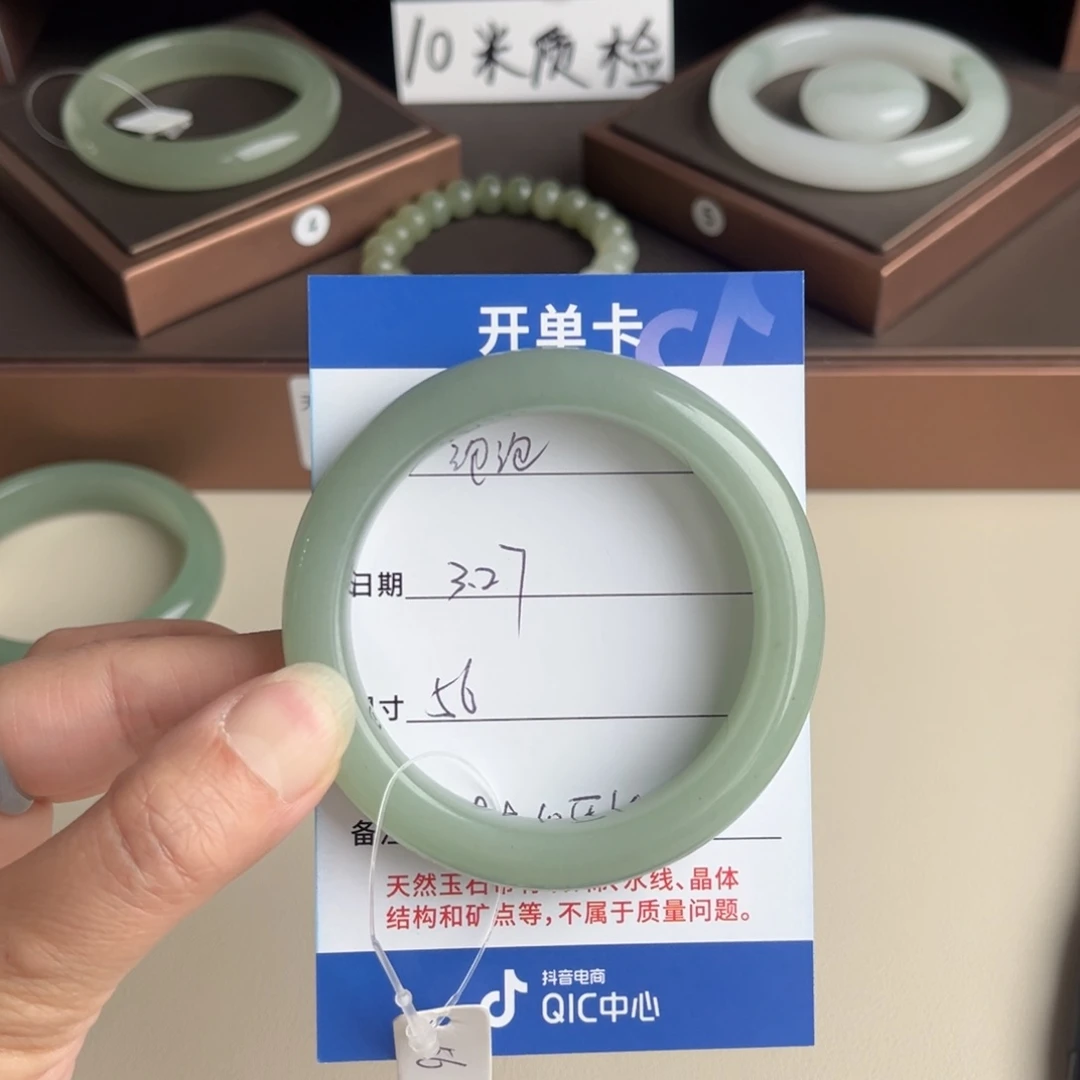 石英质玉未镶嵌手镯?*