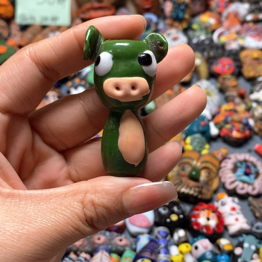 琉璃颈饰印度尼西亚小猪