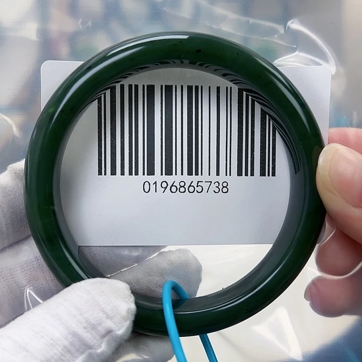 红***姐和田玉未镶嵌手镯包容63