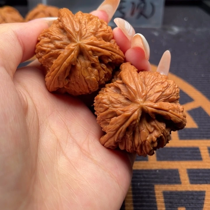 丶***真文玩核桃吊坠白狮子