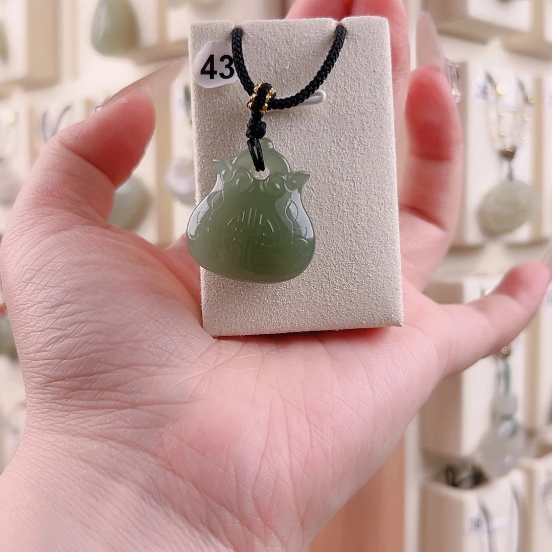 和田玉吊坠(不含链)未镶嵌渣****7