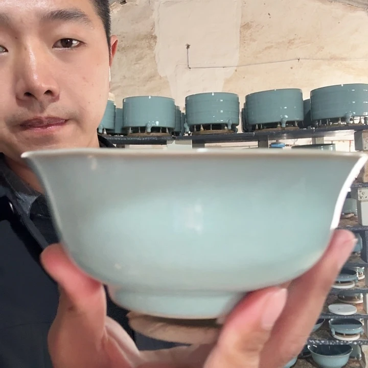 天青色的小号汝瓷碗