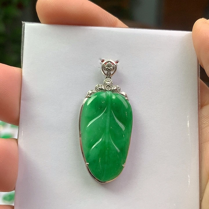 翡翠18K金镶嵌颈饰翡翠首饰