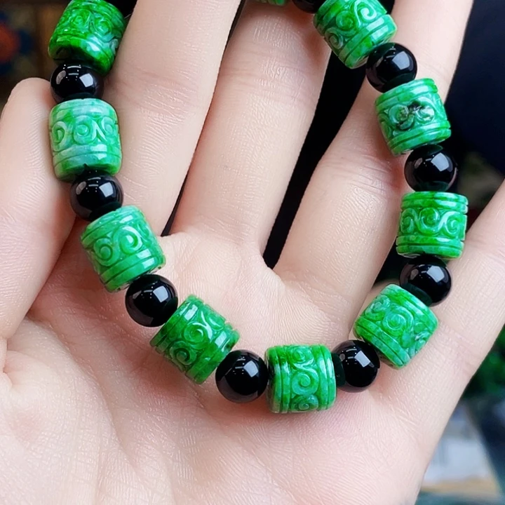 翡翠未镶嵌颈饰多样性