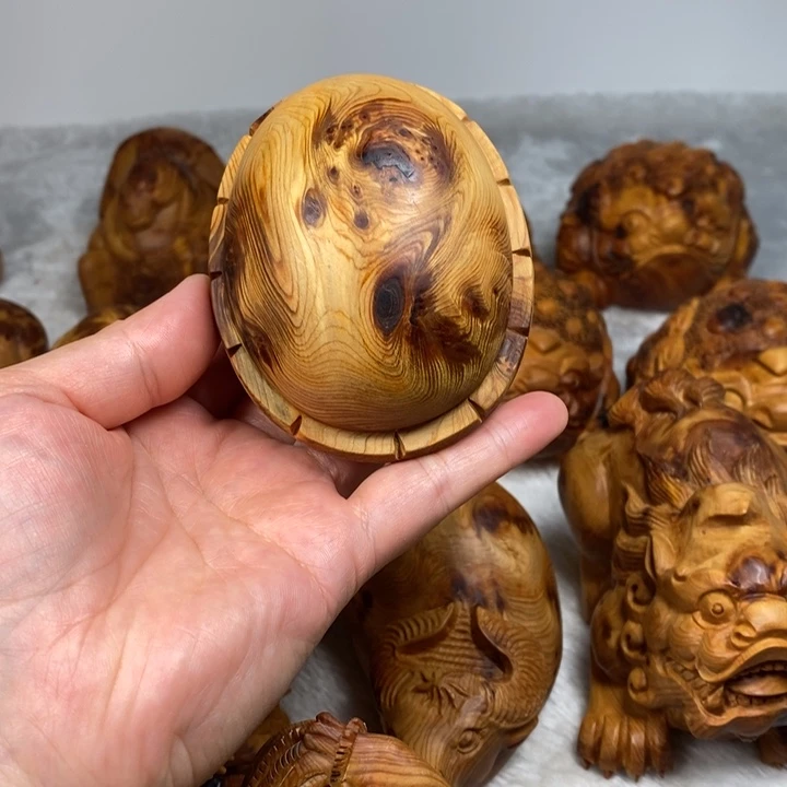 大***怪柏木手工雕富甲手把件