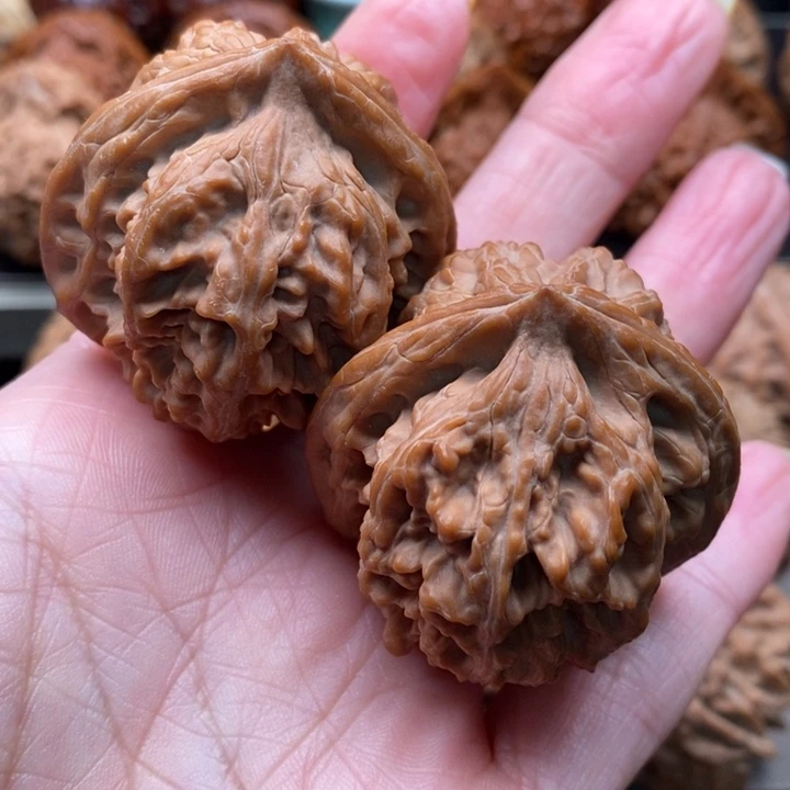 大***雄文玩核桃吊坠三羊谷