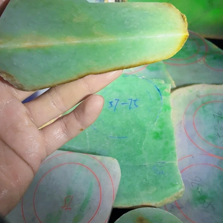 翡翠未镶嵌挂件把件