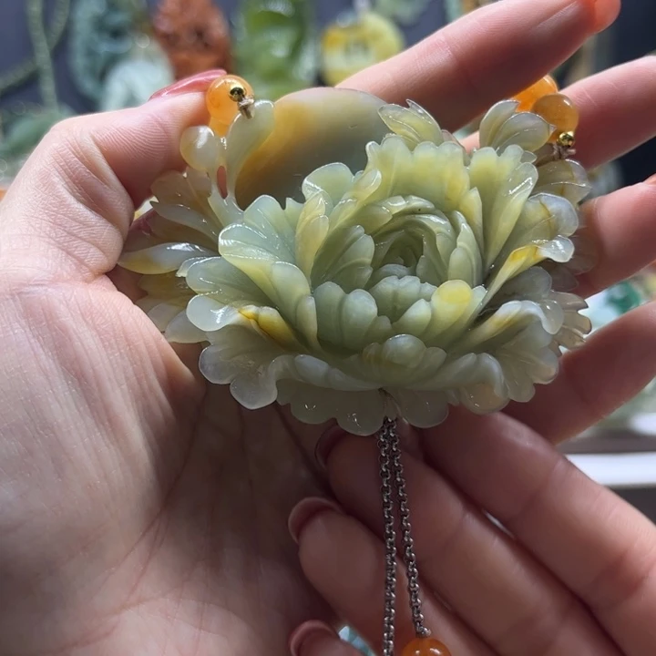 蛇纹石玉未镶嵌颈饰