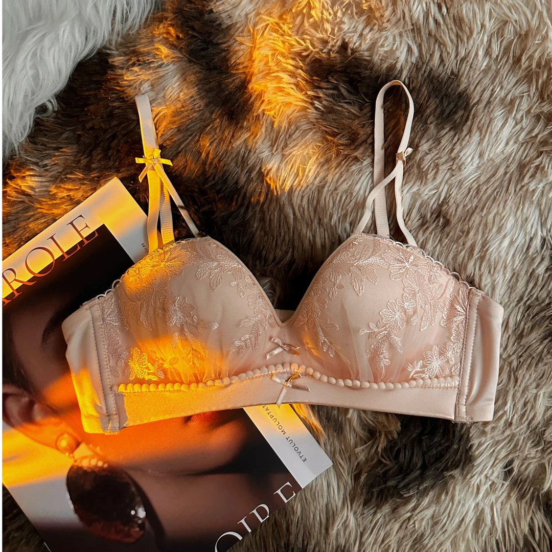 夏季蕾丝内衣无钢圈美背法式文胸性感风聚拢薄款无痕舒适提拉抹胸