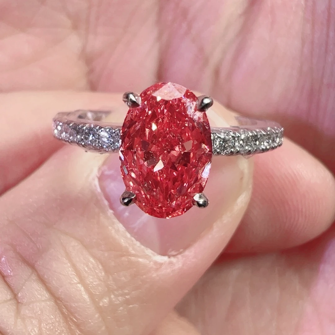 18K金镶嵌实验室培育钻石艳彩粉海莉同款鸽子蛋14圈