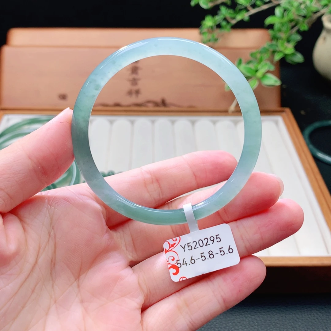 未镶嵌手镯（圆镯）翡翠