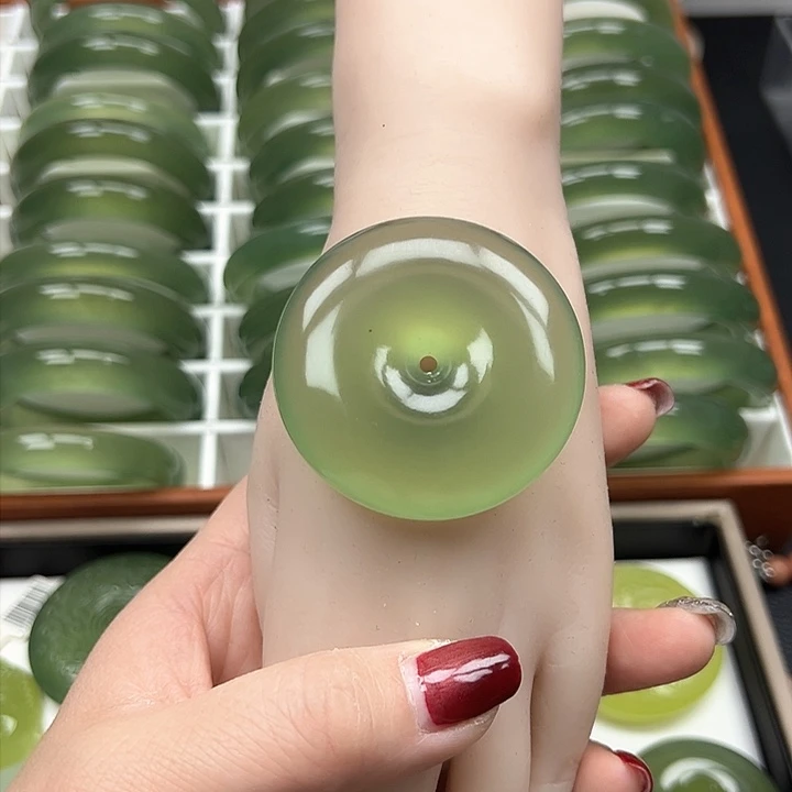 蛇纹石玉手镯未镶嵌橙*挂坠