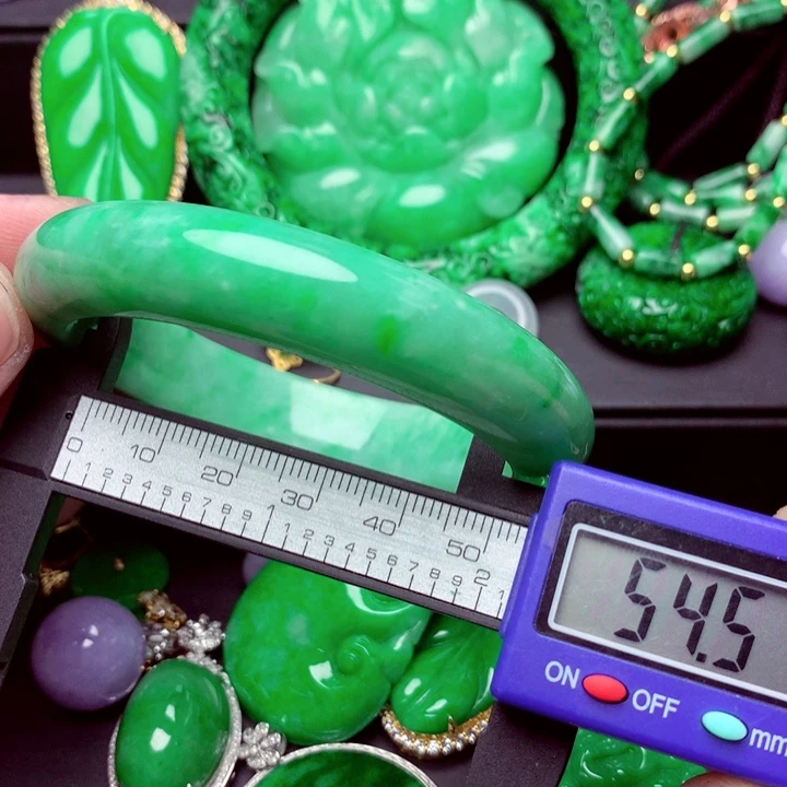 翡翠未镶嵌手镯A货