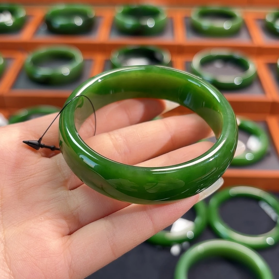 和田玉（碧玉）未镶嵌手镯果阳绿色