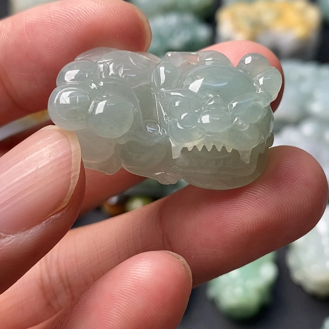 翡翠未镶嵌颈饰貔貅