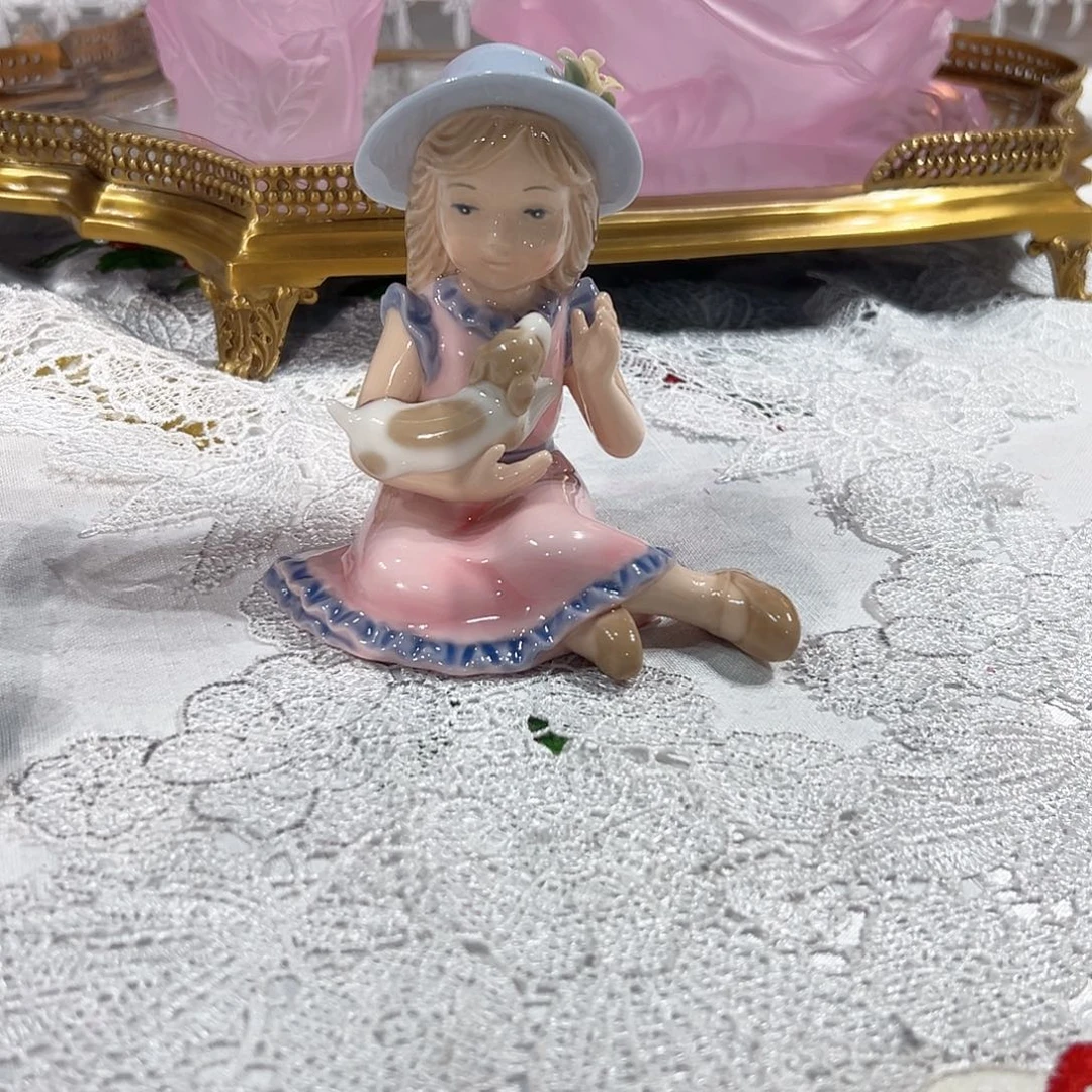 陶瓷0163骨瓷抱狗女孩摆件