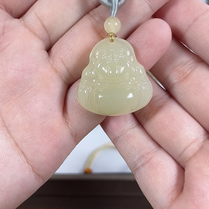 石英质玉未镶嵌颈饰佛公