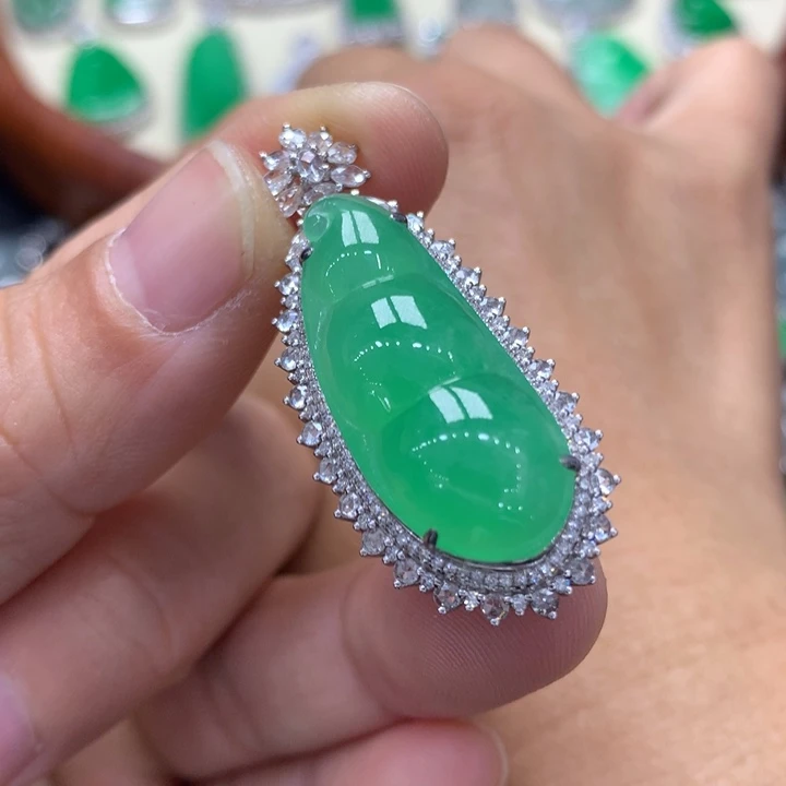 翡翠吊坠(不含链)18K金镶嵌