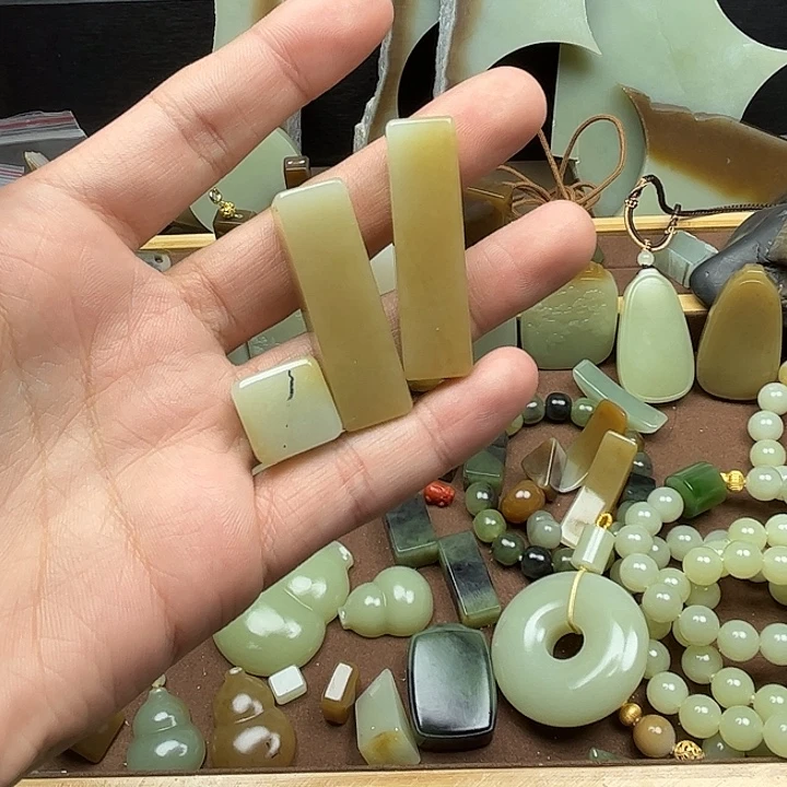 燕***9和田玉未镶嵌挂件