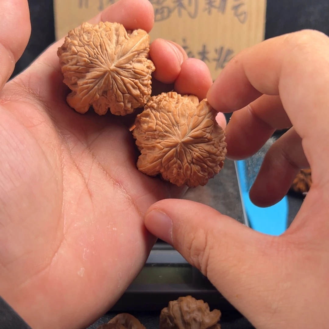 把件文玩核桃红皮暴雪全品44克重48克