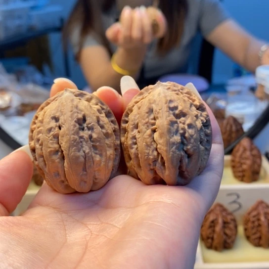 把件桃核花老虎楸