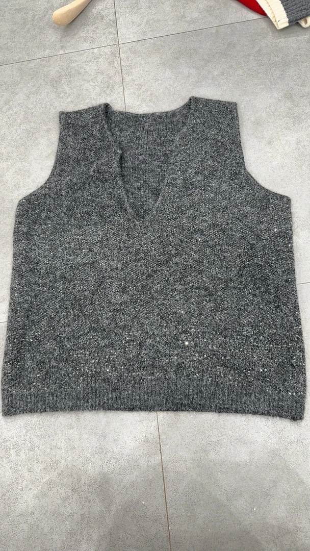 红姐严选V领珠片马甲31331