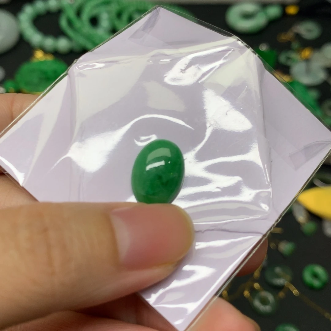 翡翠未镶嵌颈饰有纹裂