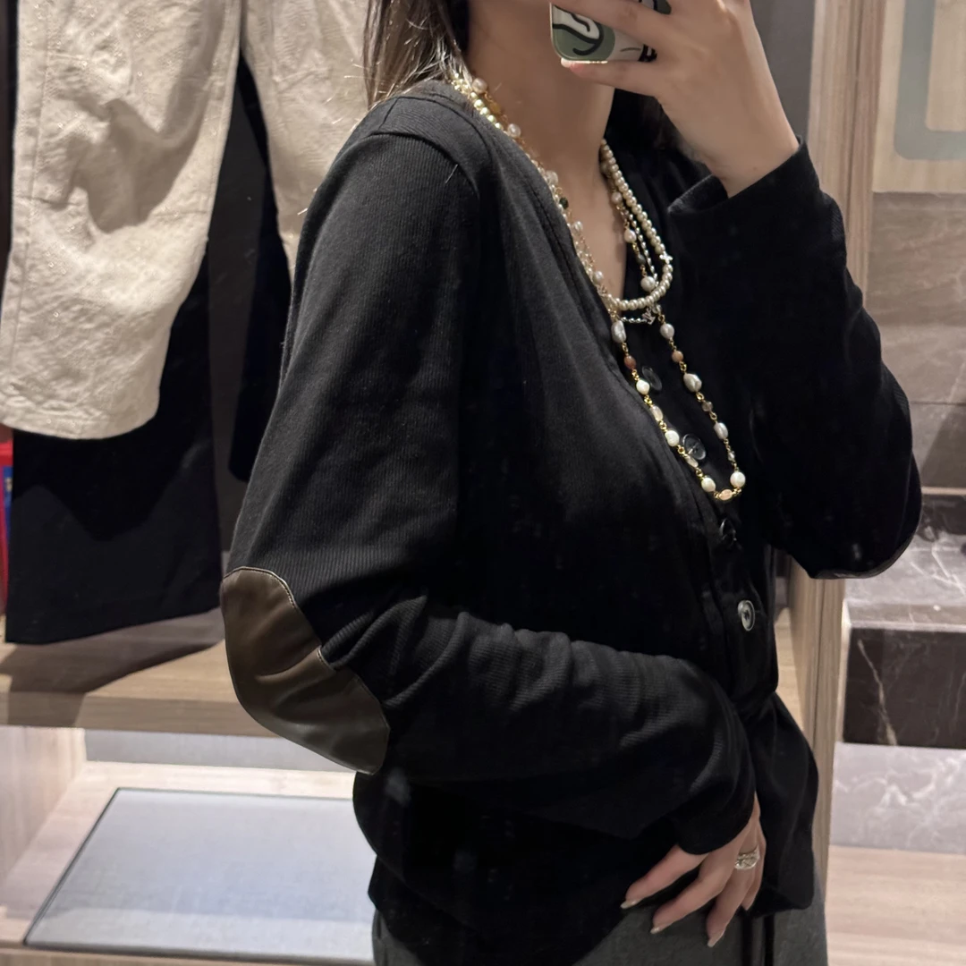 春季拼接皮纽扣长袖纯色百搭显瘦t