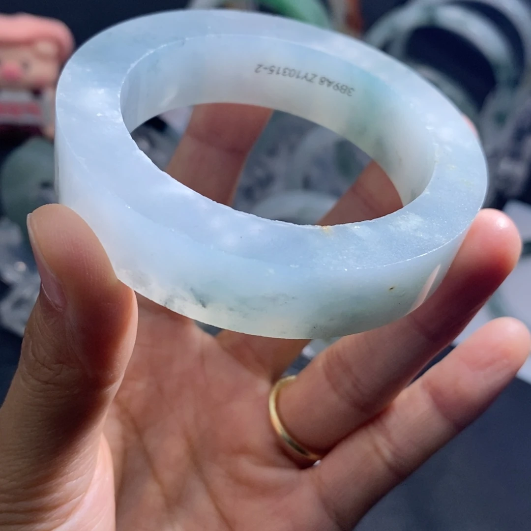璐***儿定制翡翠未镶嵌定制手镯