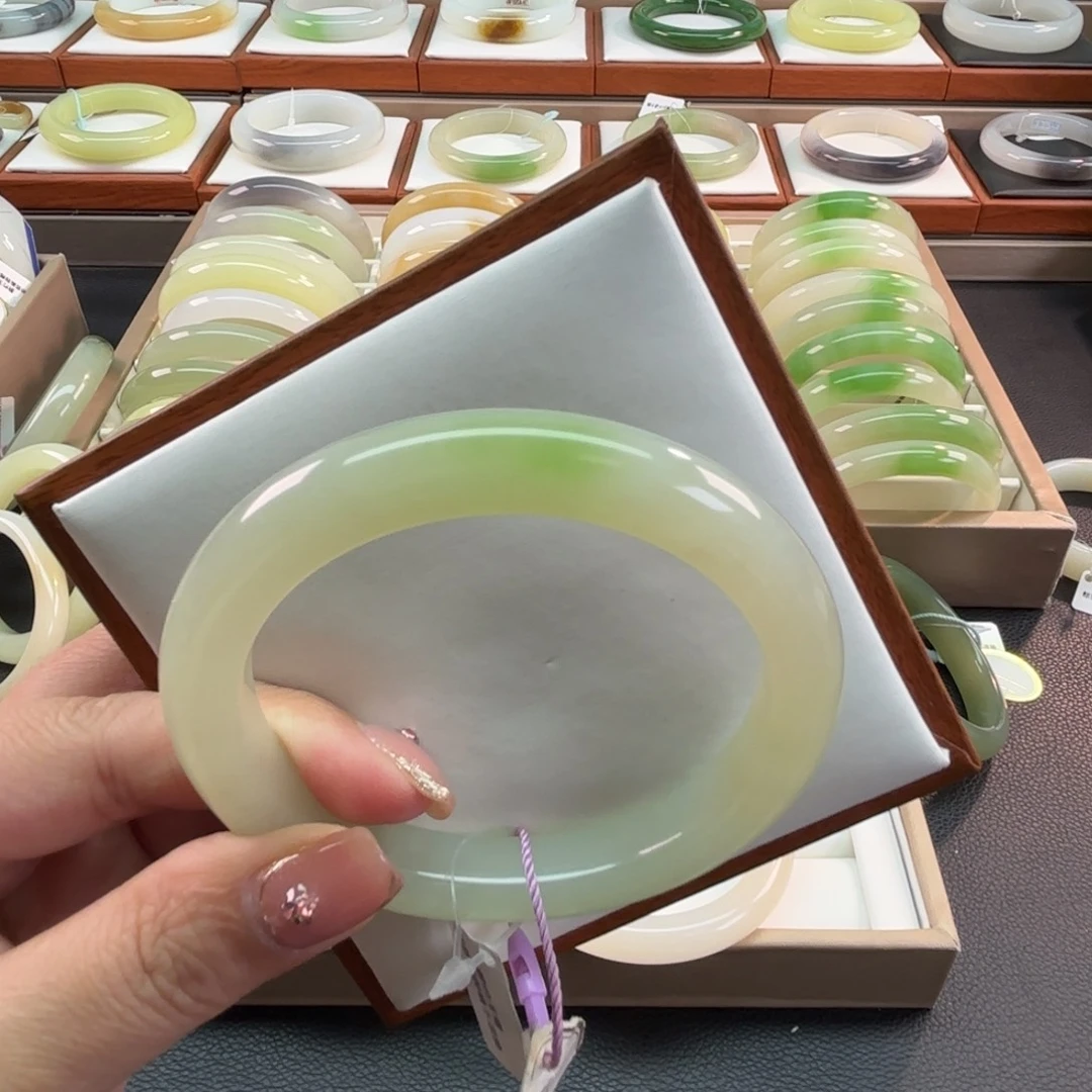 和田玉未镶嵌手镯60高冰点翠