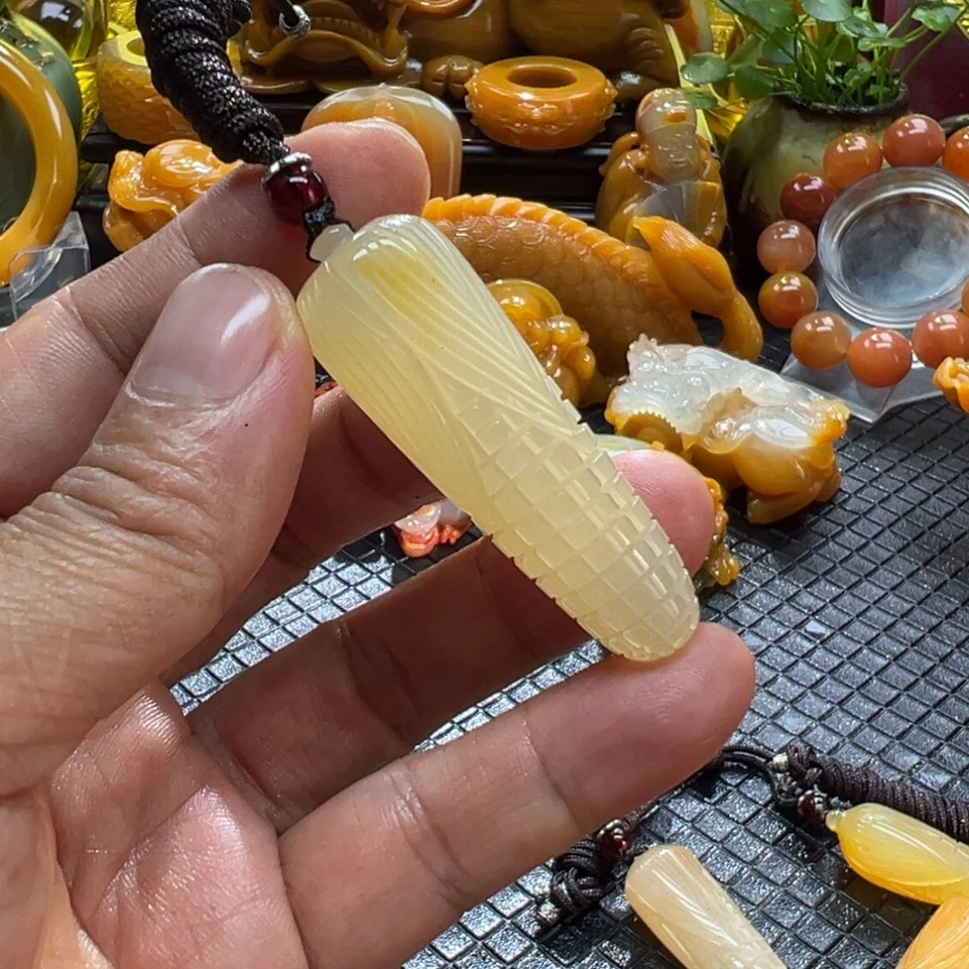 石英质玉未镶嵌颈饰