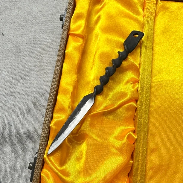 1 龙泉昊天宝剑高铬钢一体锻打未开刃