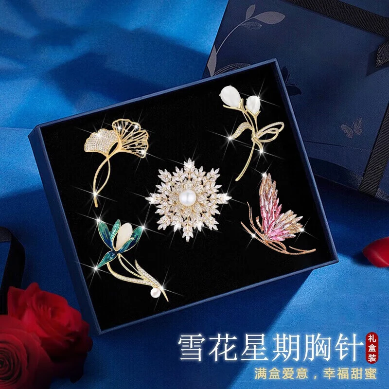 胸针女款胸花高端奢侈品别针精致高级感气质礼盒防走光徽章装饰