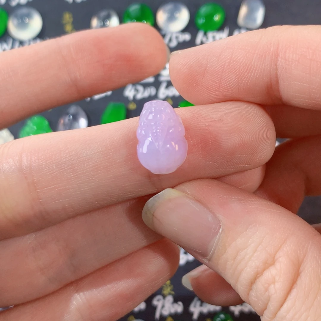 翡翠未镶嵌颈饰貔貅
