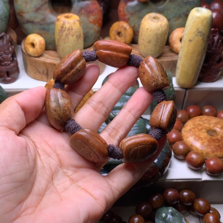 豆***爸岫岩河磨玉（透闪石质玉）未镶嵌手链
