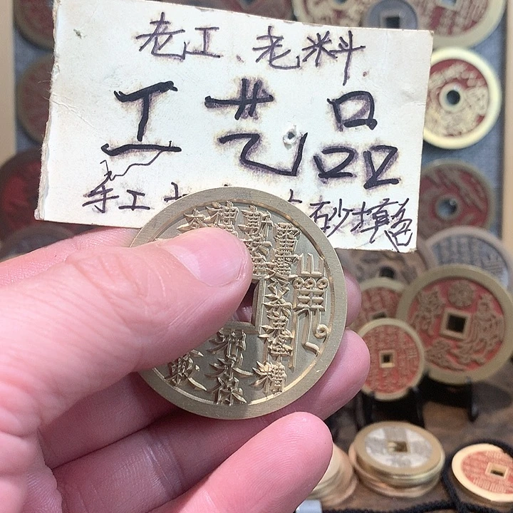 工艺品雕母山，山花