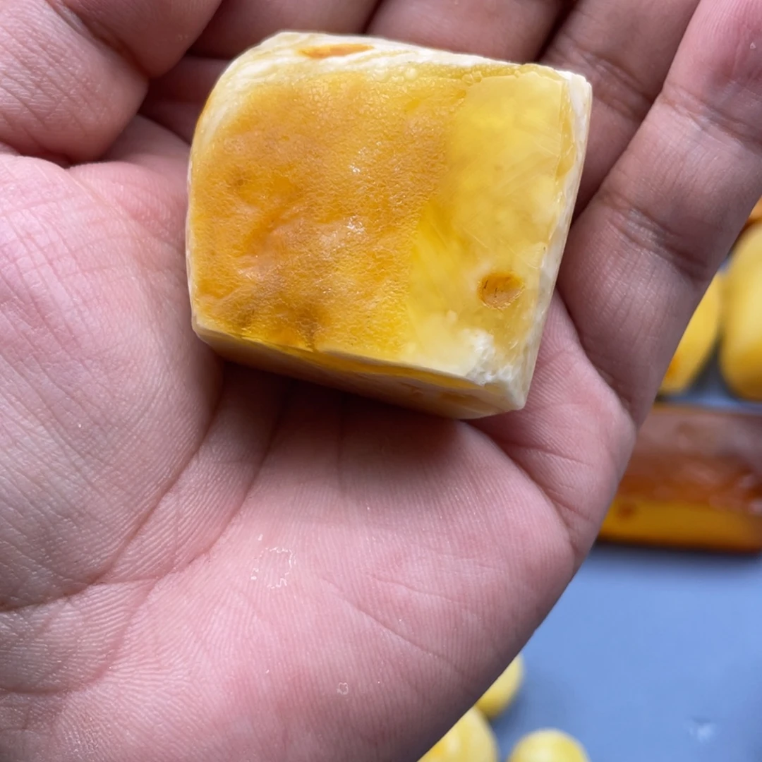 小***腐定制琥珀未镶嵌蜜蜡定制