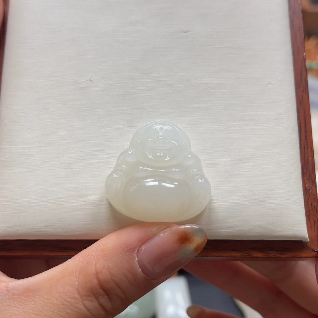 ****‍和田玉未镶嵌颈饰