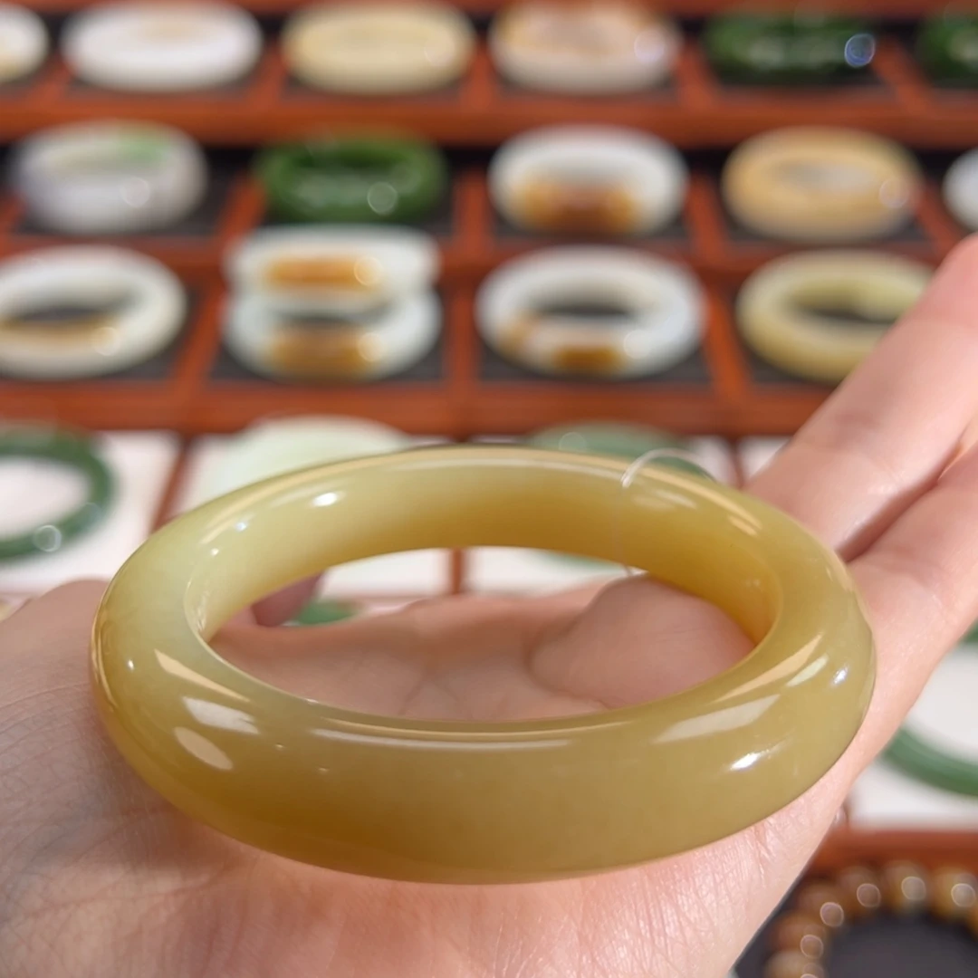 和田玉（黄玉）未镶嵌手镯多彩糖黄