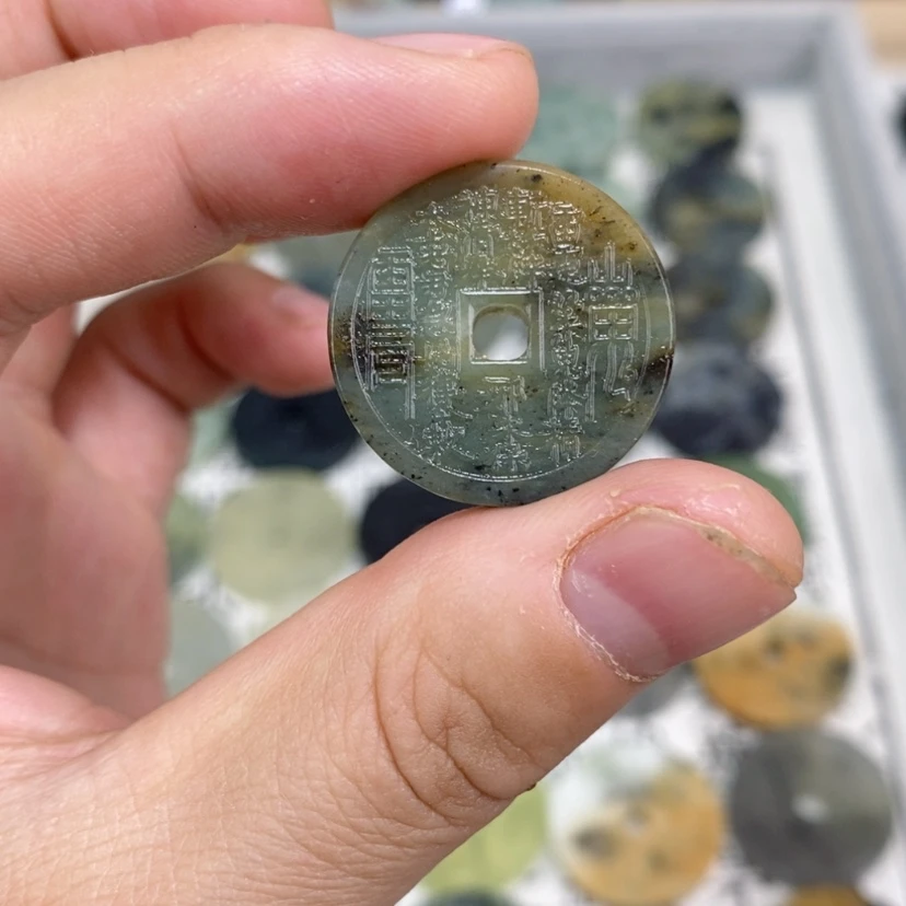 【闪购商品】岫玉未镶嵌颈饰岫玉山鬼花钱吊坠