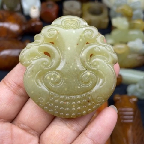 未镶嵌蛇纹石玉颈饰44