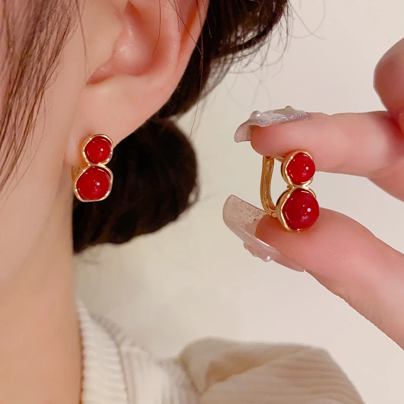 铜合金仿珍珠耳饰 法式复古时尚款珍珠耳扣气质百搭独特设计感