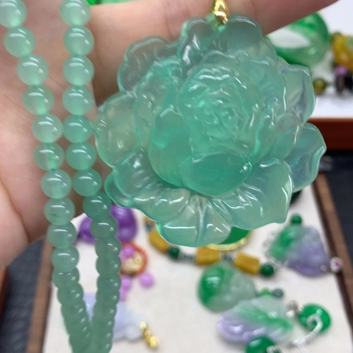 颈饰未镶嵌翡翠吊坠