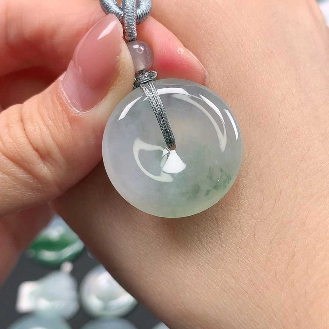 翡翠颈饰未镶嵌平安