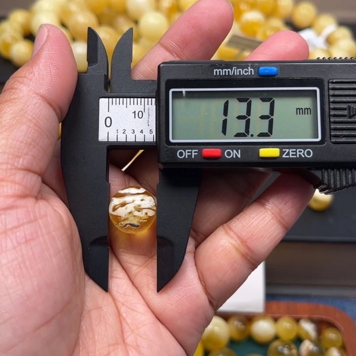 琥珀未镶嵌珠宝奇石M140号微瑕