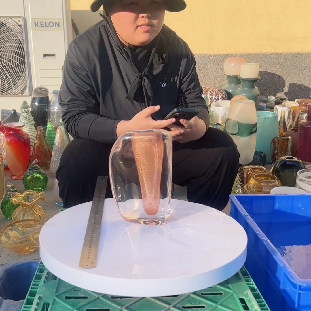铜色琉璃花器摆件高度21微瑕